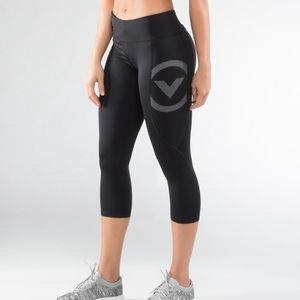 Virus Pants - Virus Crop Compression Pant L Virus Pants - Virus Crop Compression Pant L